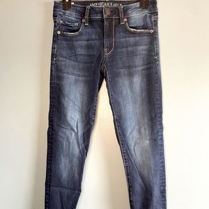 American Eagle Jeans • Skinny Jeans • Size 4 • Denim • Stretchy Jeans